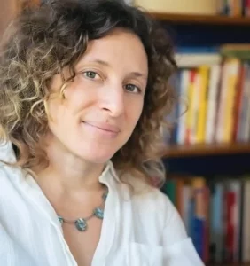 Joanna Sapir headshot in white shirt